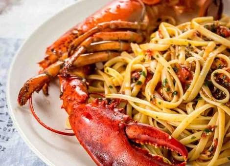 Linguine (flat pasta) with lobster