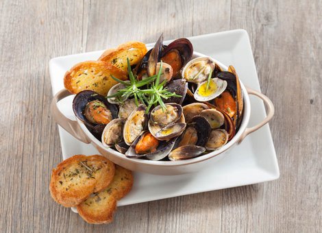 Sautèed mussels and clams with bread croustons