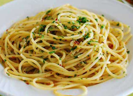 Spaghetti with garlic, chili and oil