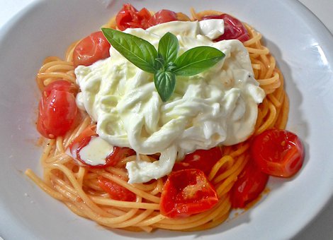 Spaghetti with cherry tomatoes, basil, burrata mozzarella cheese